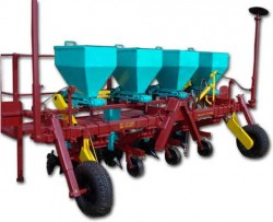 Фото: 4-х рядная машина для посадки лука-севка